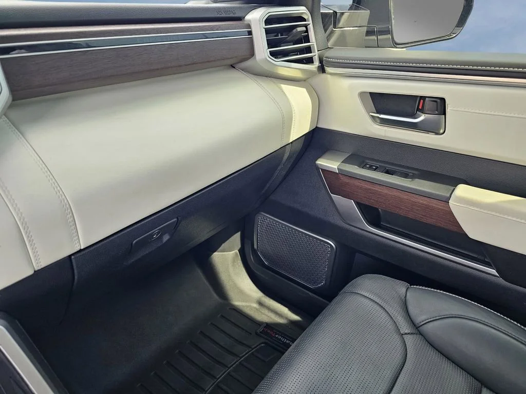 Used 2024  Toyota SR5 image 28