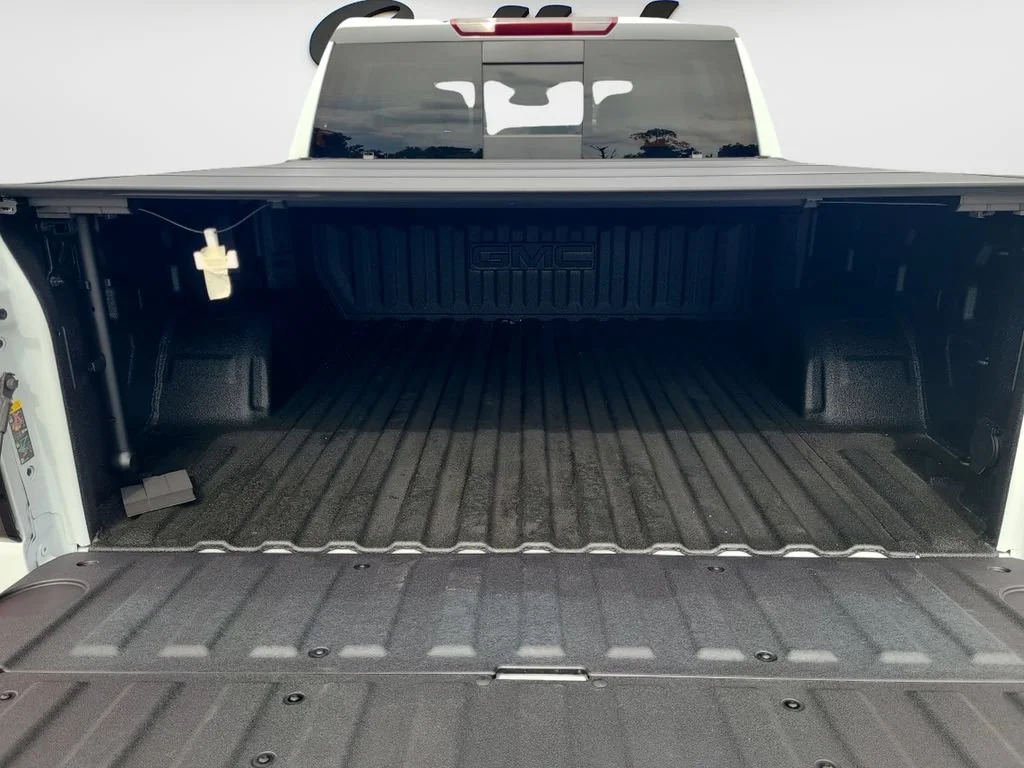 New 2026 Glacier White Tricoat GMC SLT image 9