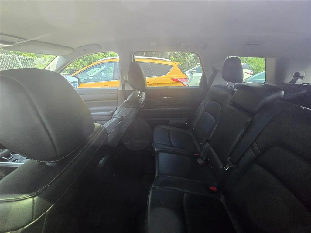 Used 2024 Red Nissan SL image 5