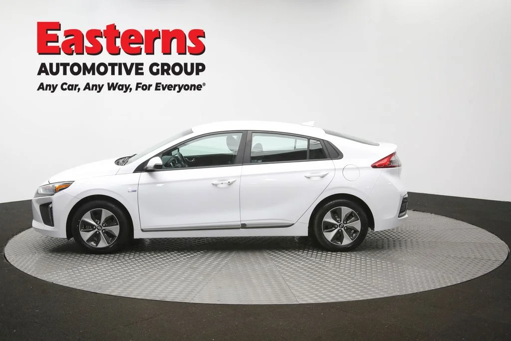 Used 2019 White Hyundai Base image 60