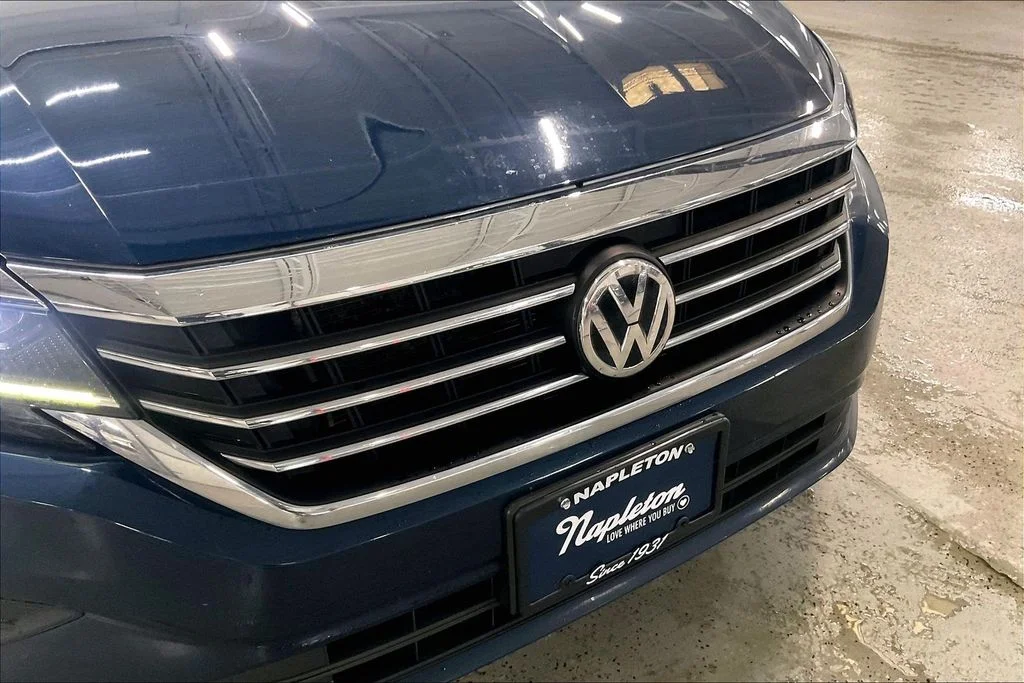 Used 2021  Volkswagen 2.0T SE image 31