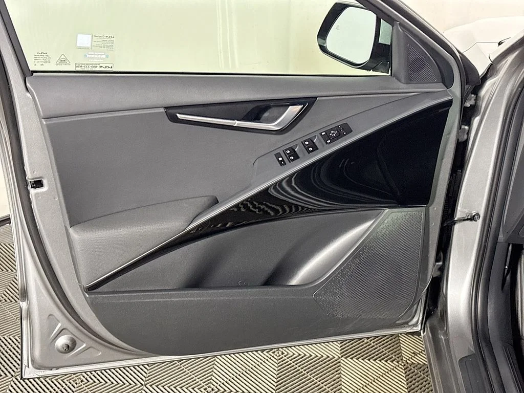 Used 2023 Gray Kia Wind image 10