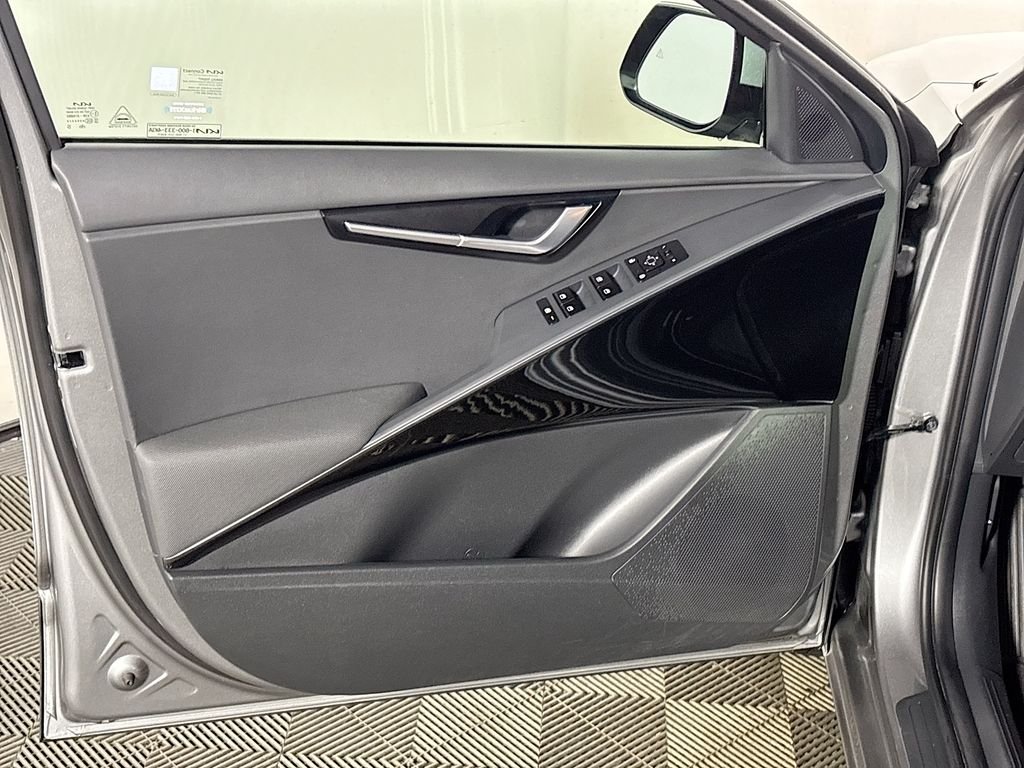 Used 2023 Steel Gray Kia Wind image 10