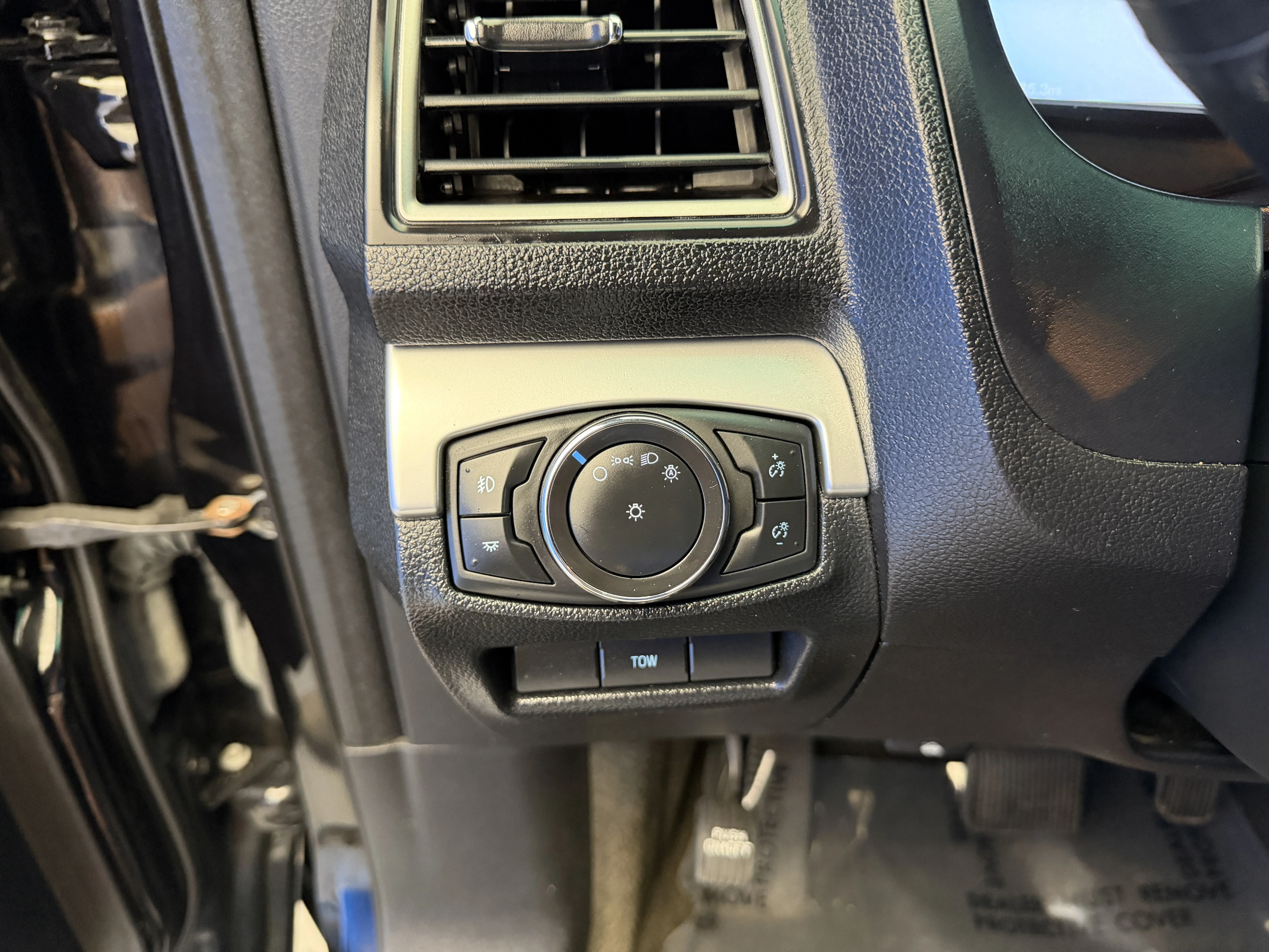 Used 2016 Shadow Black Ford XLT image 14