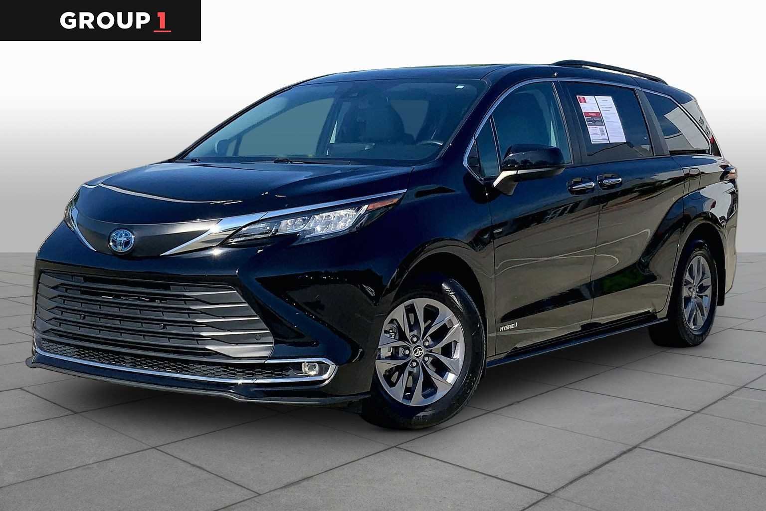 2021 Toyota Sienna XLE 7-Passenger Hybrid FWD's photo
