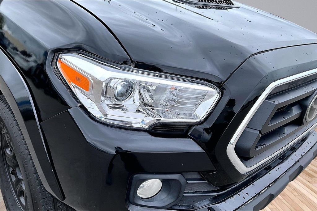 Used 2021 Black Toyota SR5 image 27