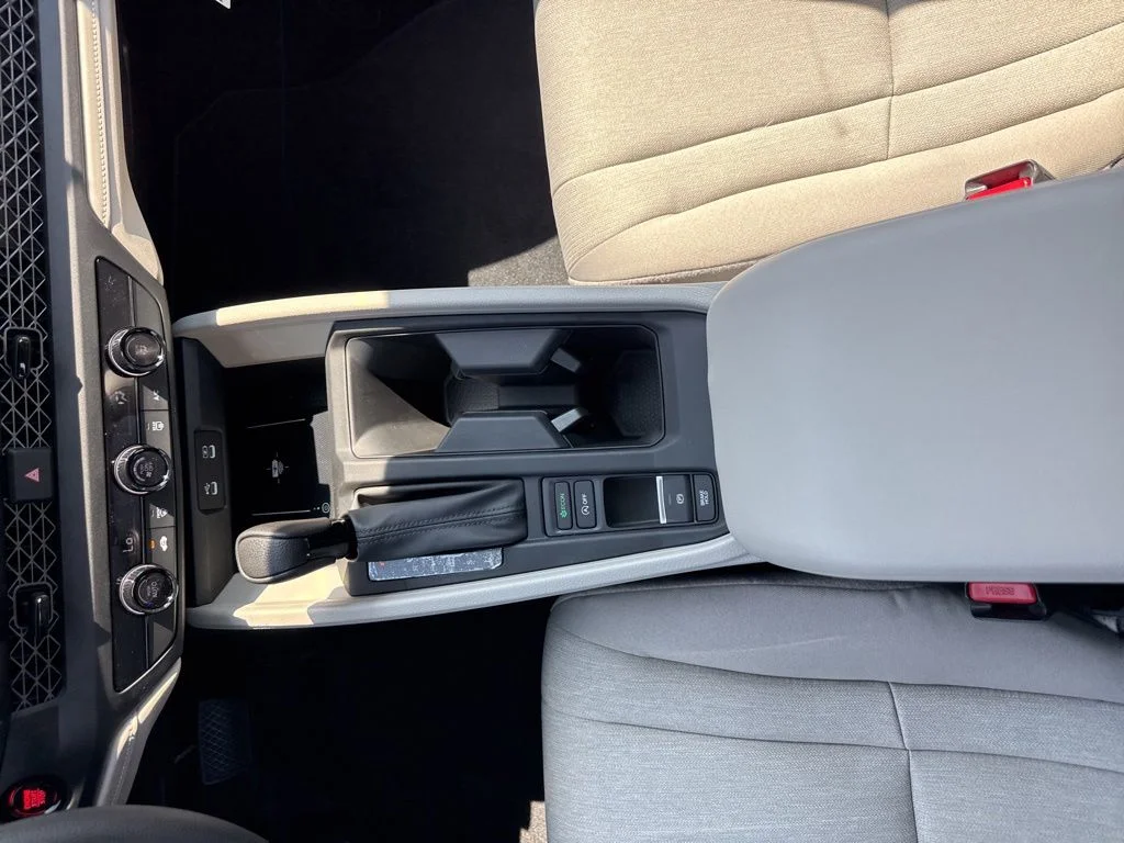 New 2026 Platinum White Pearl Honda LX image 18