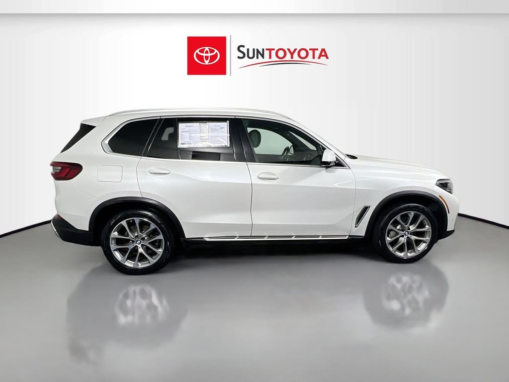 Used 2023 White BMW xDrive40i image 2