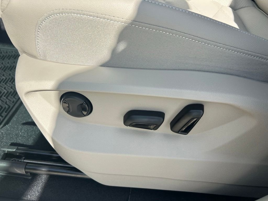 New 2026 White/off-white Volkswagen 2.0T SE w/Technology image 55