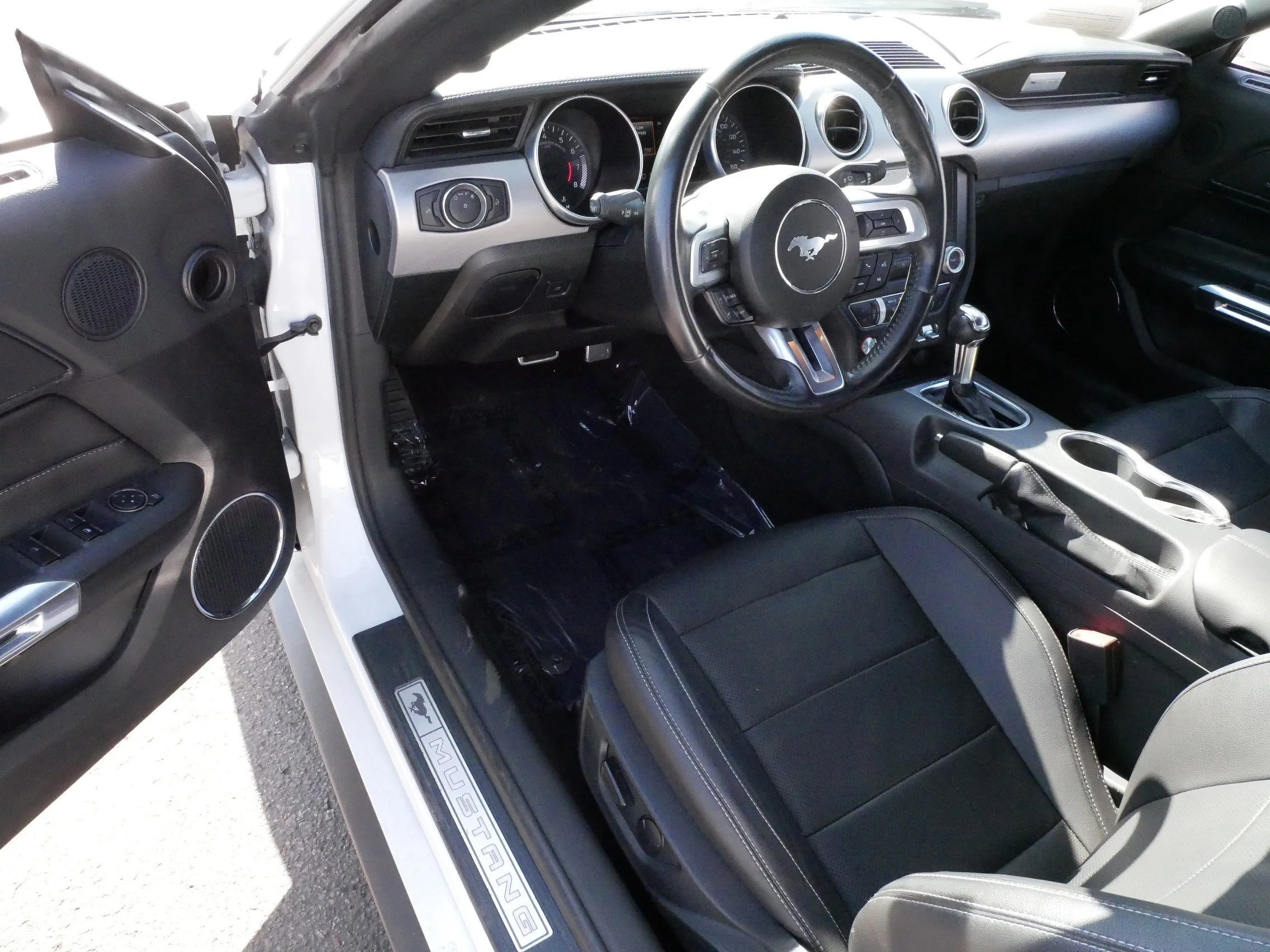 Used 2023 Oxford White Ford EcoBoost Premium image 9