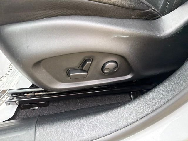 Used 2025 Silver Jeep Limited image 27