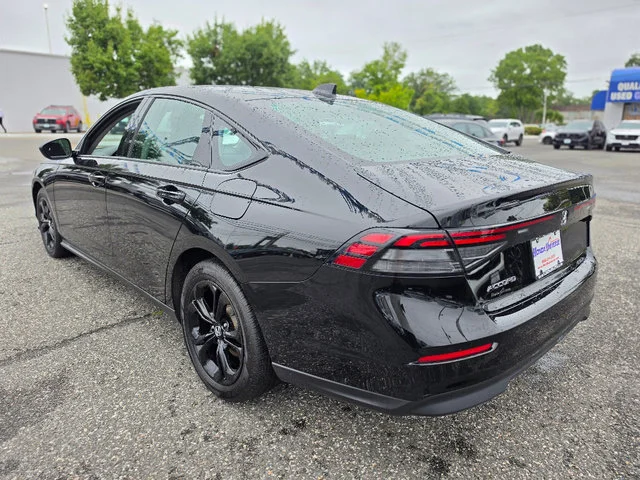Used 2025 Crystal Black Pearl Honda SE image 4