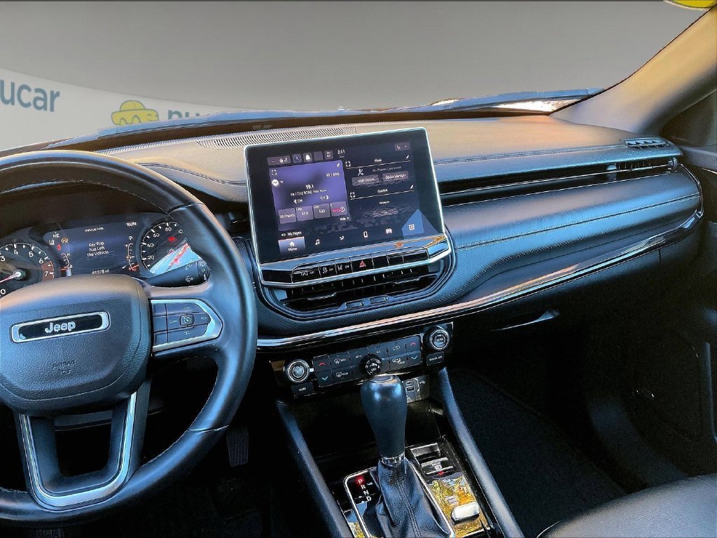 Used 2022 Silver Jeep Latitude image 18