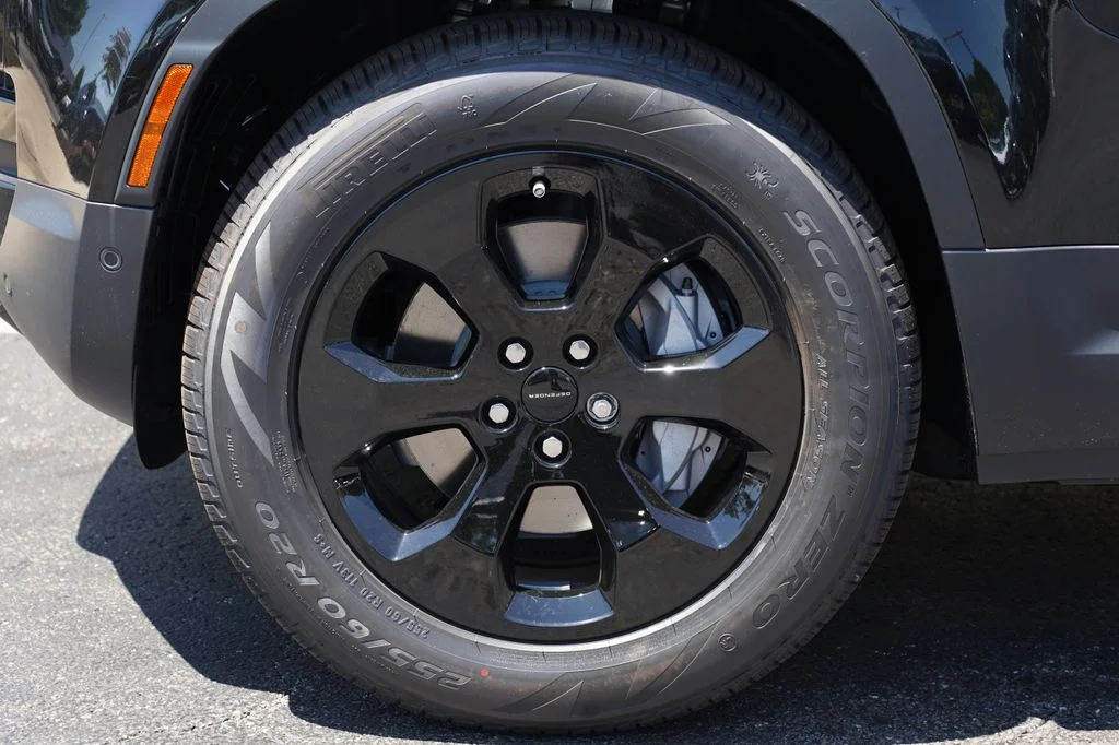 New 2026 Santorini Black Land Rover S image 9