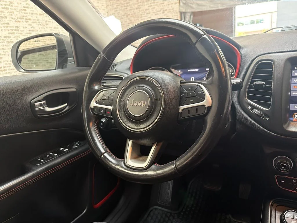 Used 2019 White Clearcoat Jeep Trailhawk image 18