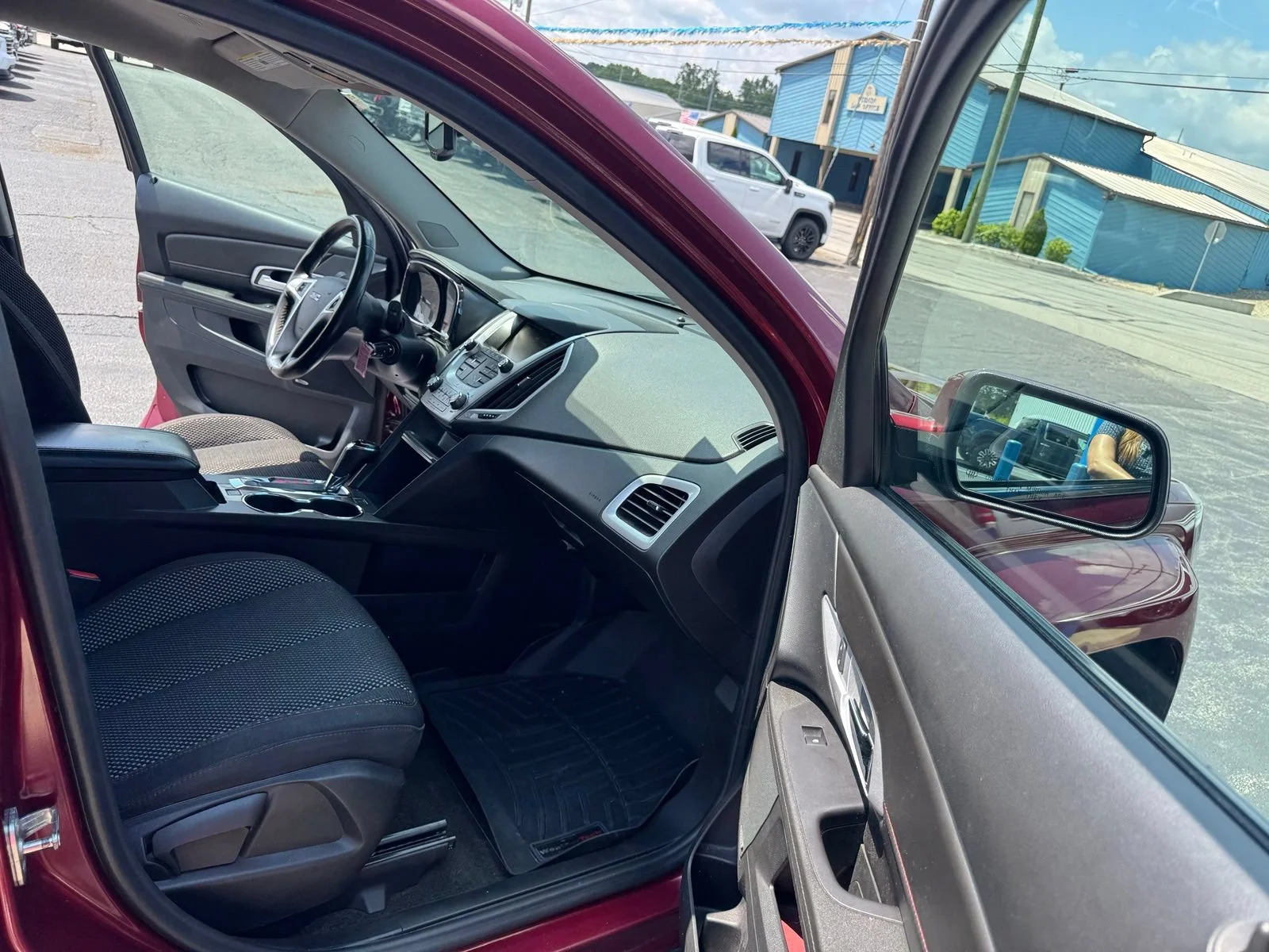 Used 2017 CRIMSON RED TINTCOAT GMC SLE image 22