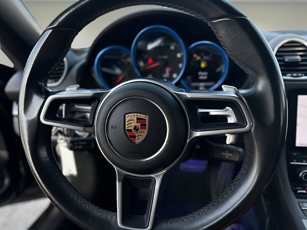 Used 2017  Porsche Base image 13