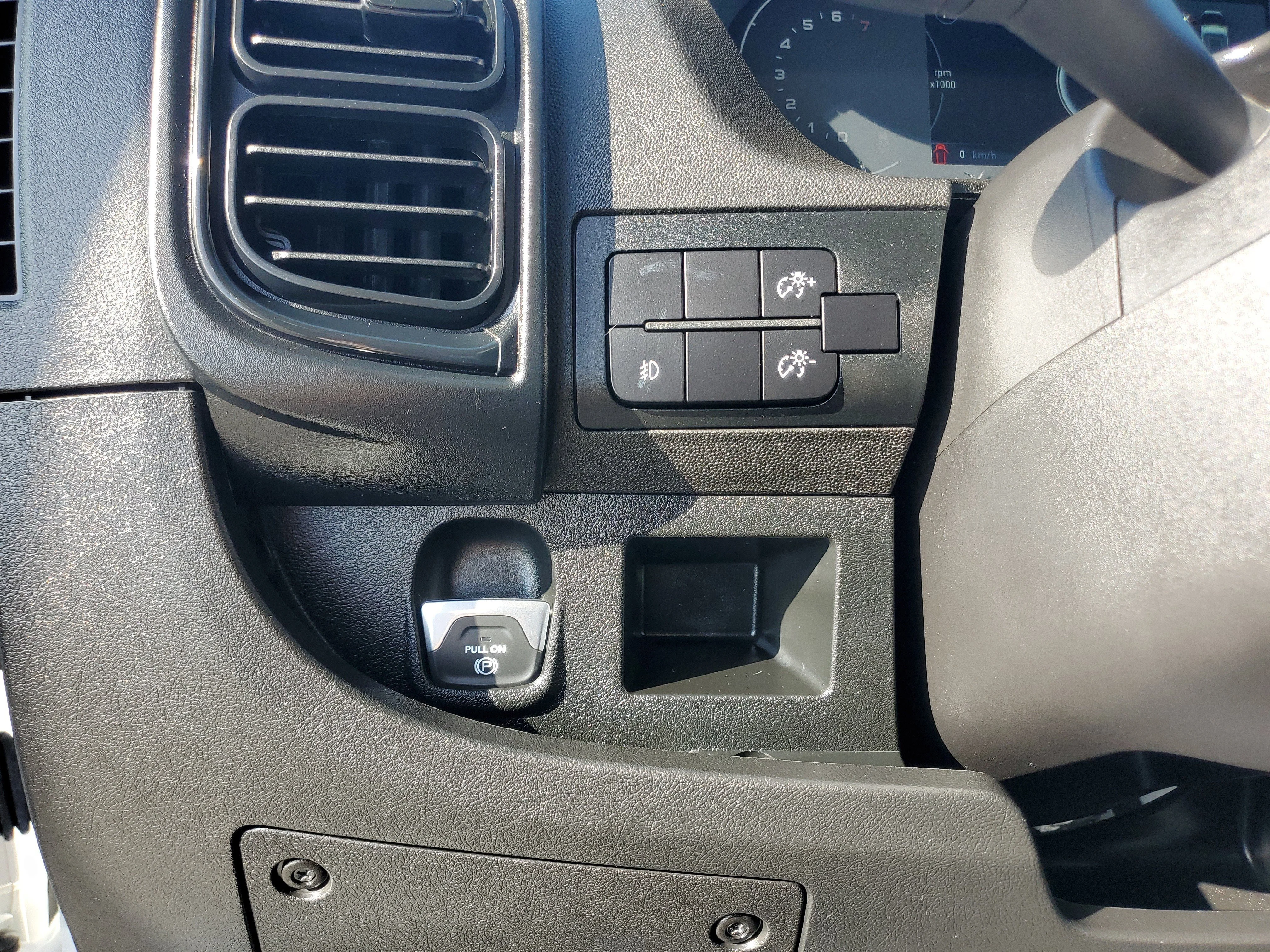 Used 2025 White Ram Base image 20