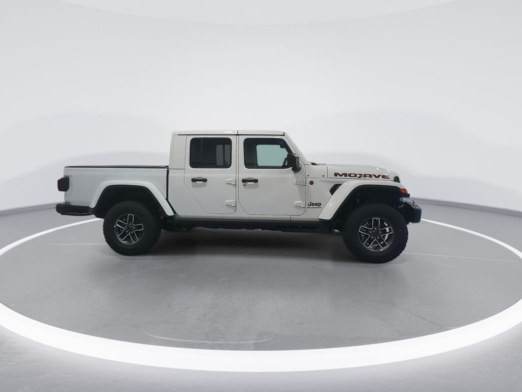 New 2026 Bright White Clear-Coat Exterior Paint Jeep Mojave X image 9