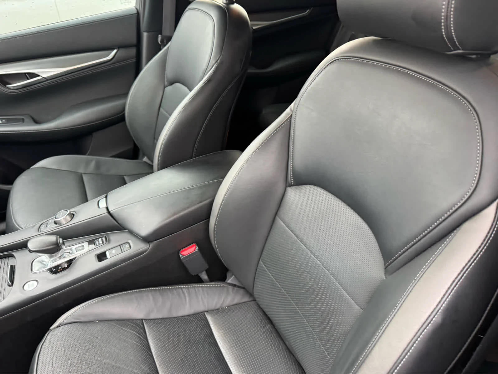 Certified Used 2023 Majestic White INFINITI LUXE image 12
