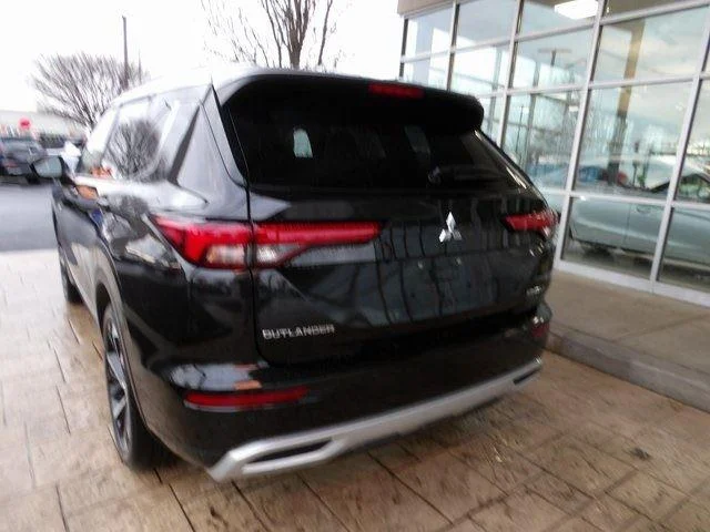 New 2025 Black Diamond/Alloy Silver Roof Mitsubishi SEL Platinum Edition image 5