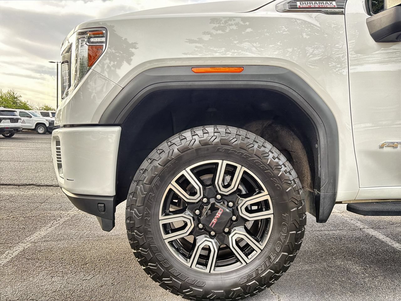 Used 2022 Summit White GMC AT4 image 28