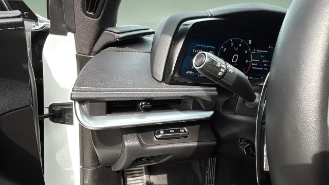 Used 2025 Arctic White Chevrolet 2LT image 22