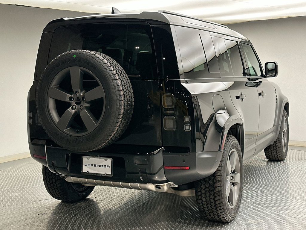 New 2026 Santorini Black Land Rover S image 3