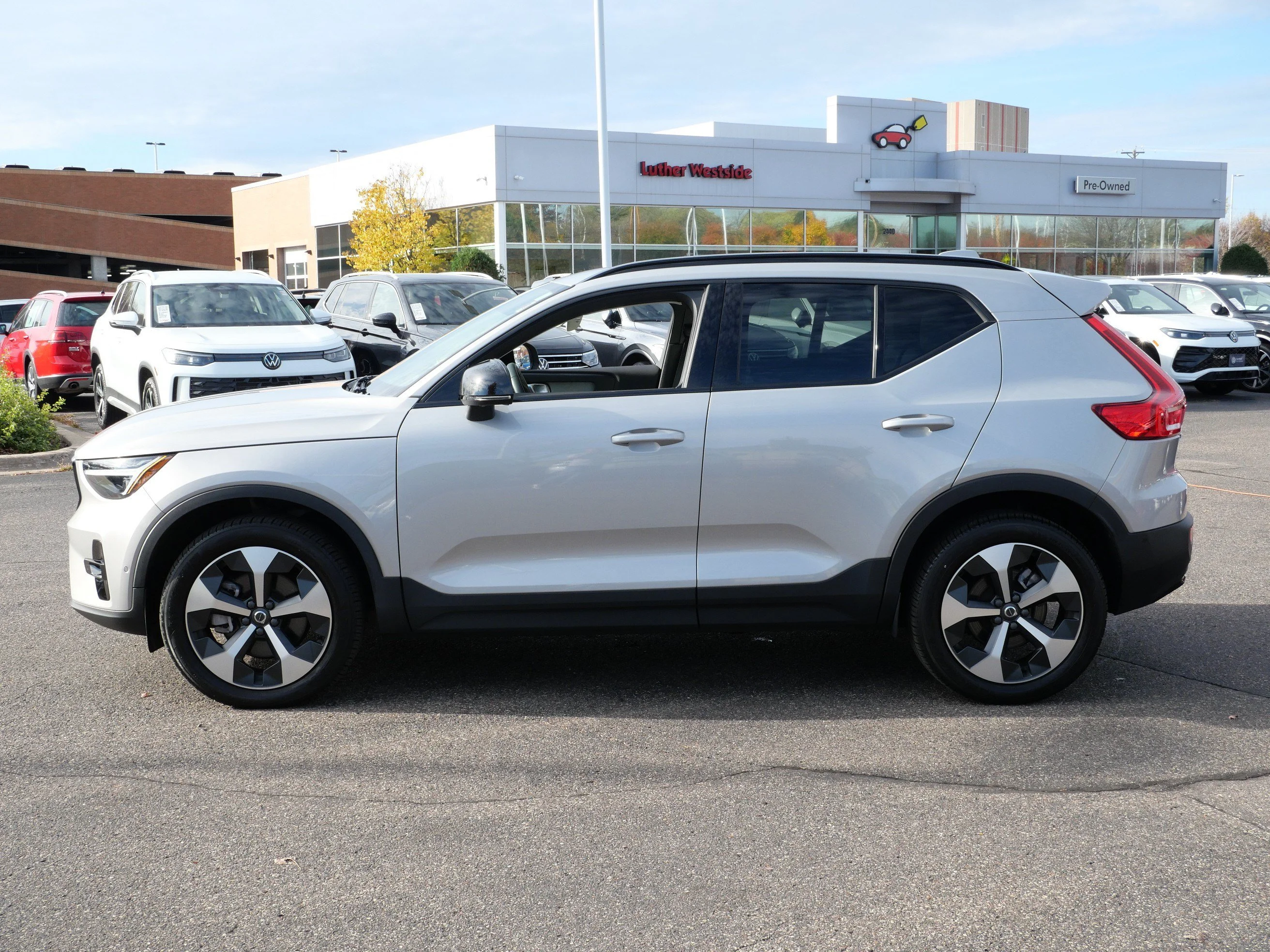 Used 2024 Silver Dawn Metallic Volvo Plus Dark Theme image 4