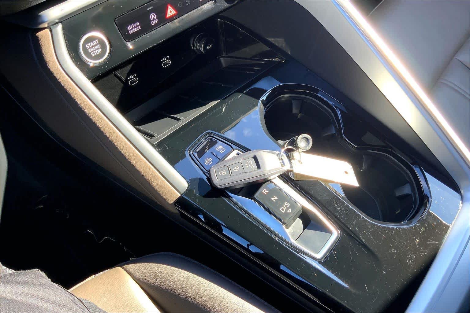 Used 2025 Navarra Blue Metallic Audi Premium image 15