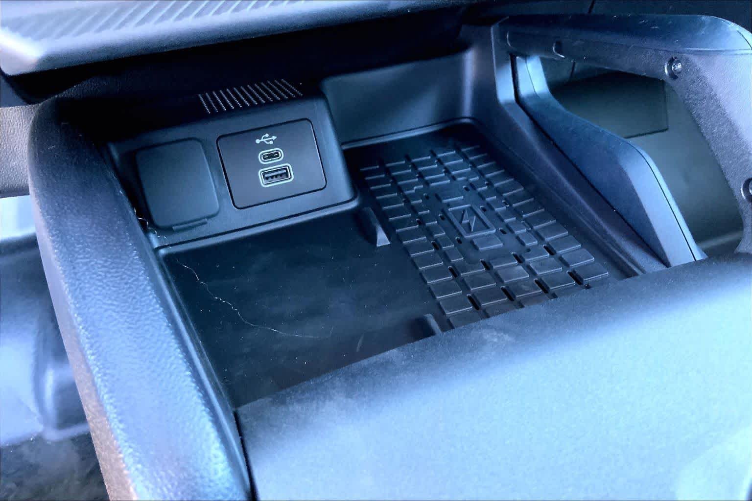 New 2025 Carbonized Gray Metallic Ford Badlands image 19