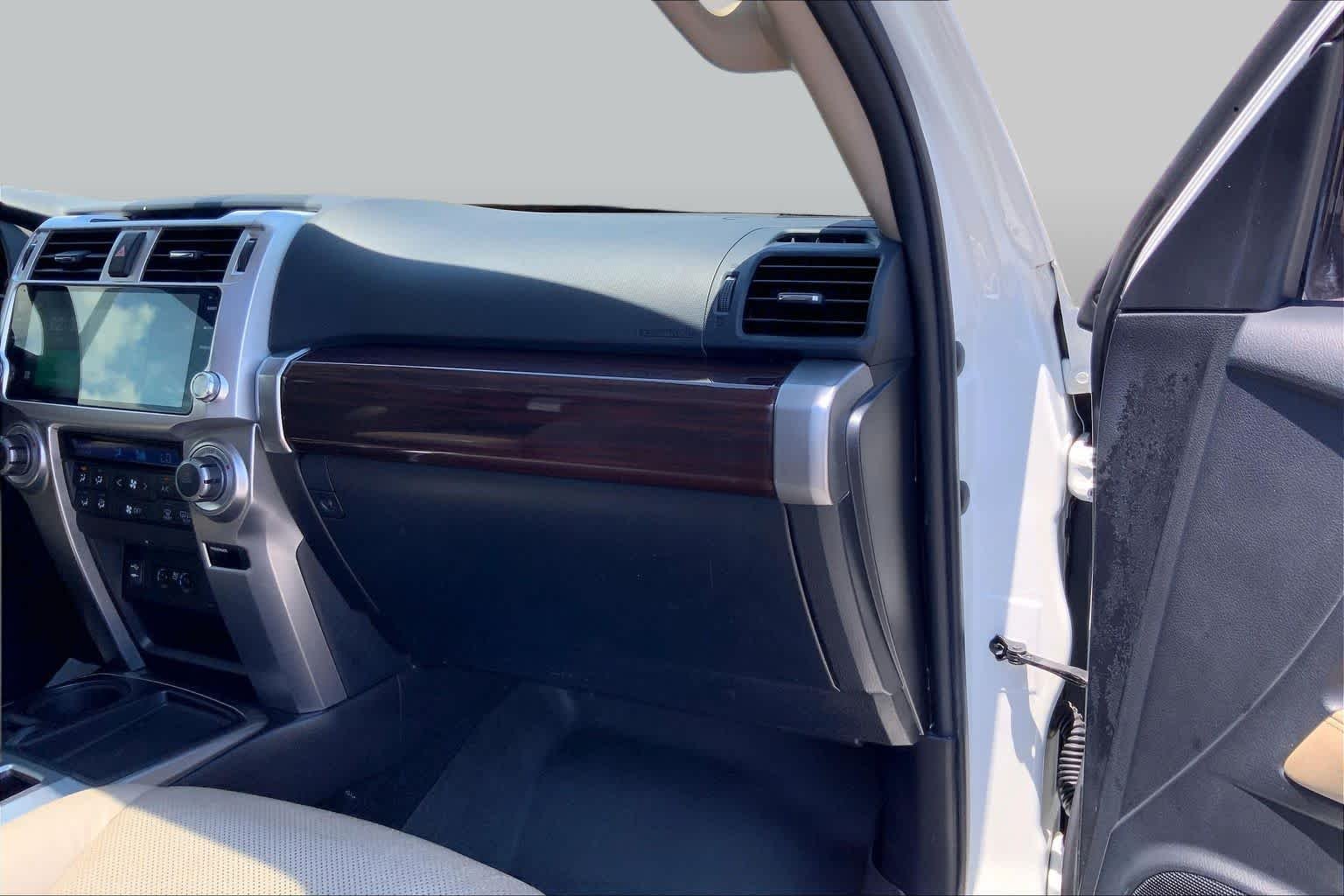 Used 2014 Blizzard Pearl Toyota Limited image 18
