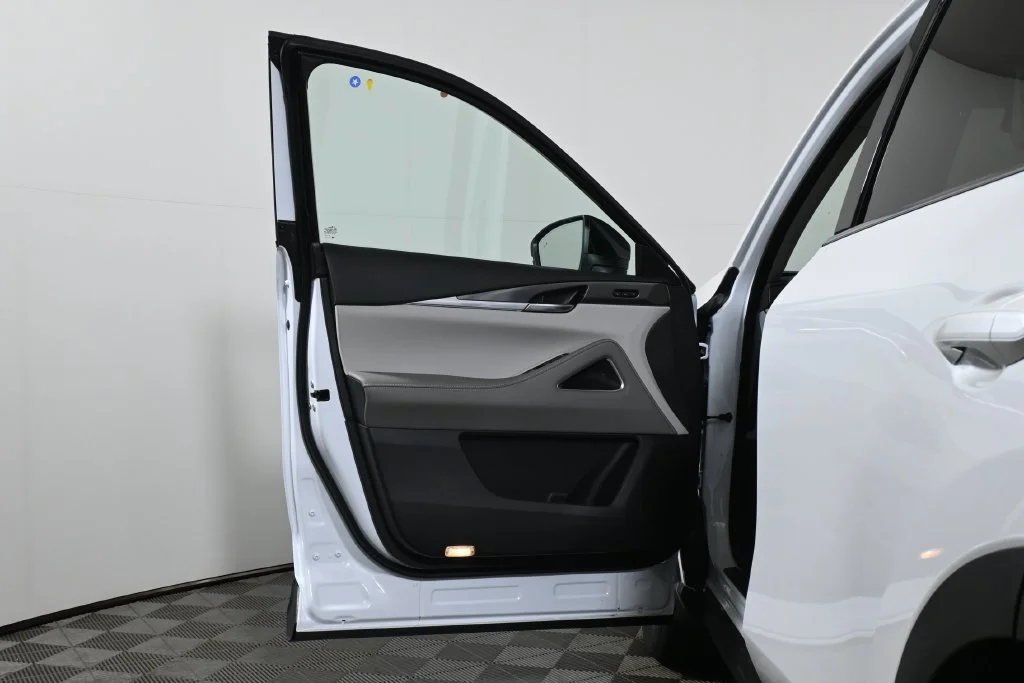 New 2027 White INFINITI LUXE image 25
