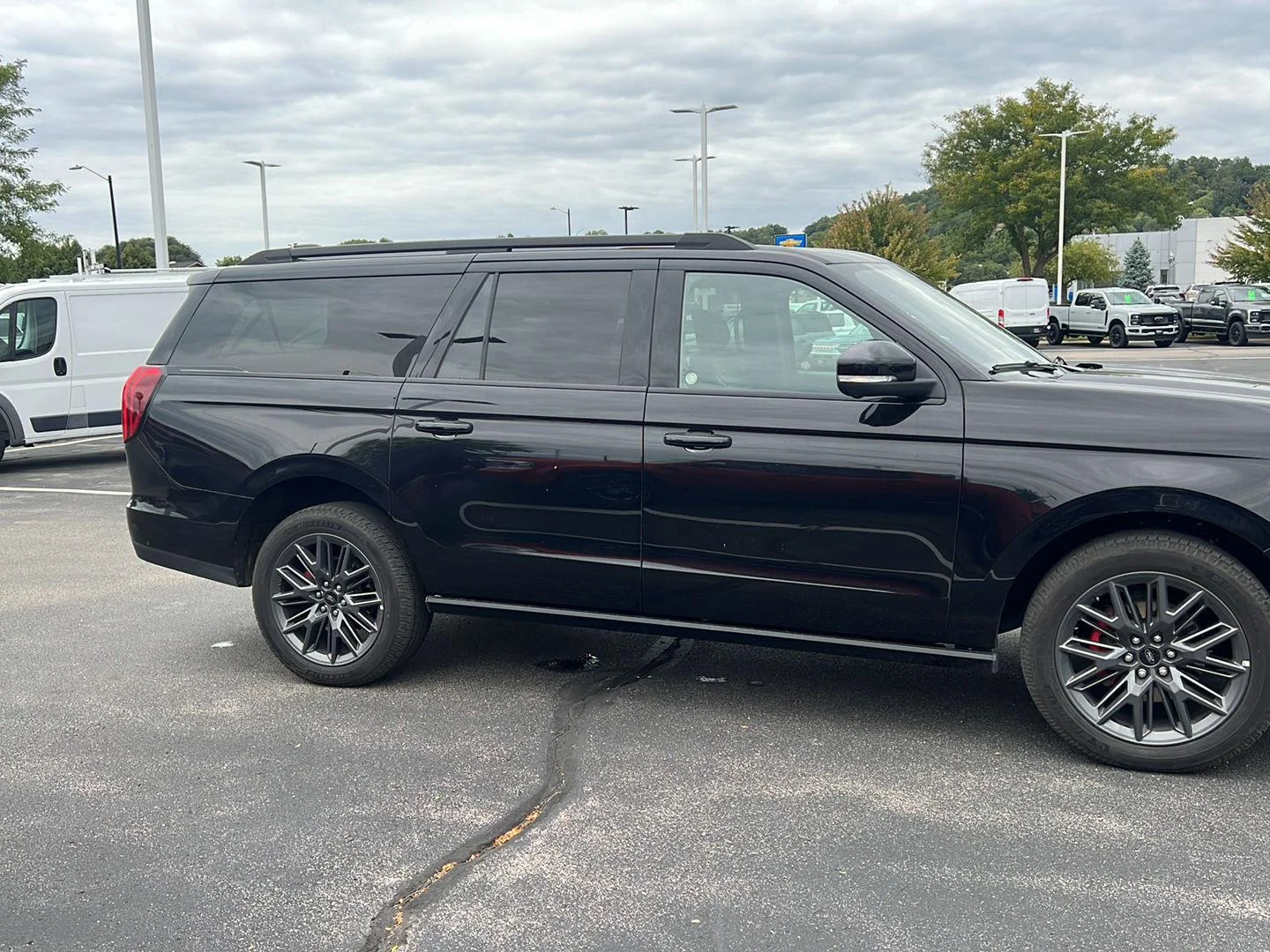 Used 2025 Agate Black Ford Platinum image 4
