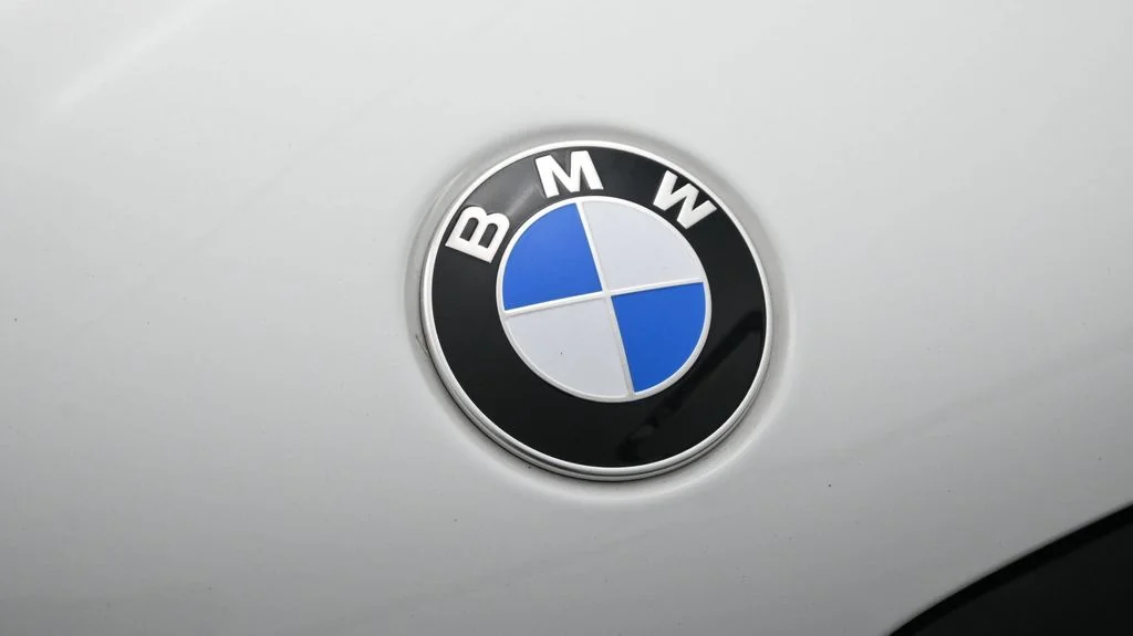 Used 2024 White BMW sDrive40i image 21