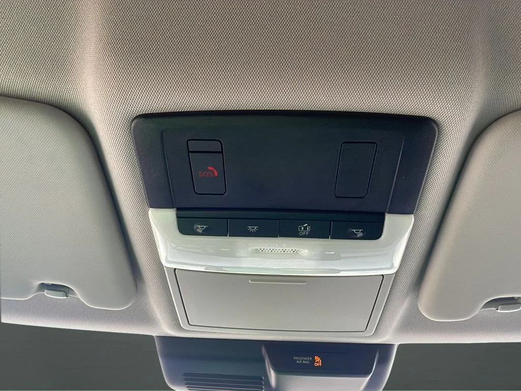 Used 2024 Blue Mitsubishi SE image 27