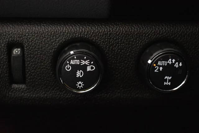 Used 2022 Blue Chevrolet Z71 image 31