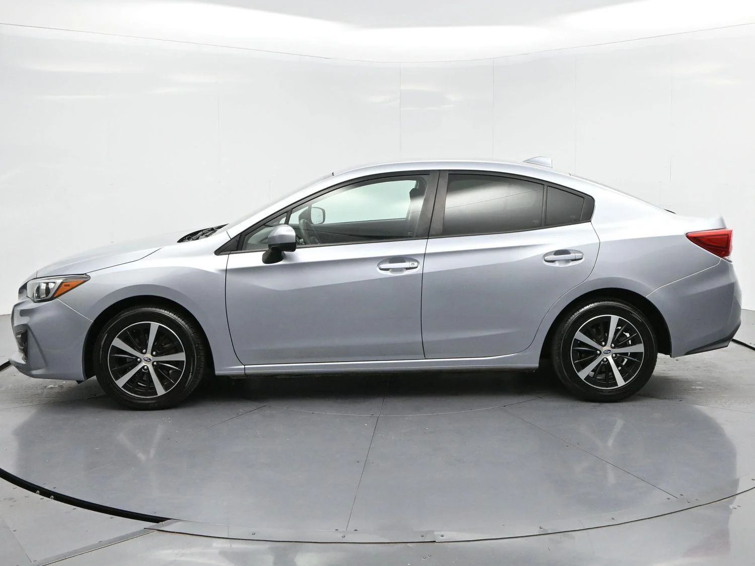 Used 2019 Ice Silver Metallic Subaru Premium image 4