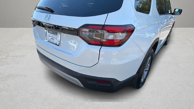 Used 2025 White Honda EX-L image 45