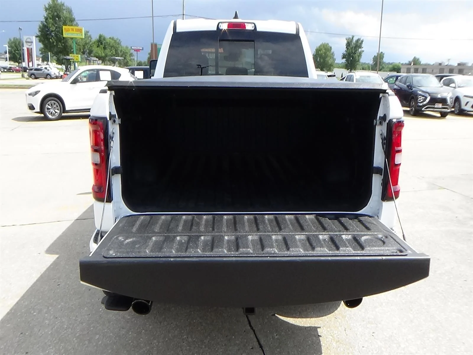 Certified Used 2025 Bright White Clear Coat (pw7) RAM Tradesman image 10