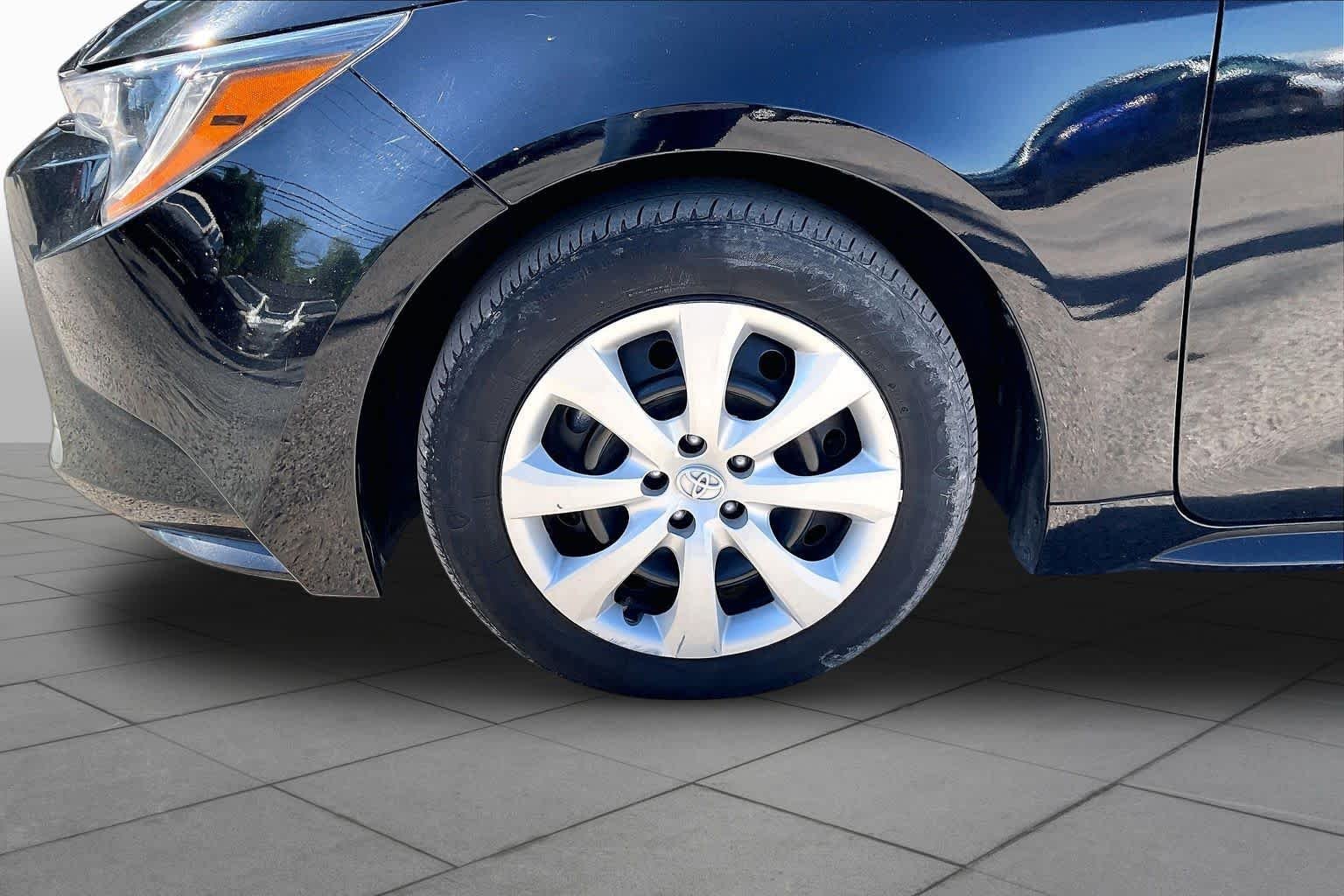 Used 2025 Midnight Black Metallic Toyota LE image 11