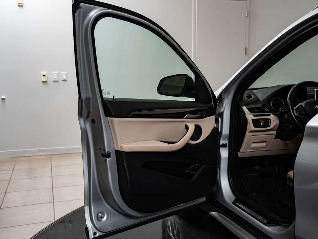 Used 2021 Glacier Silver Metallic BMW sDrive28i image 27