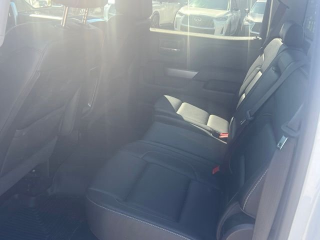 Used 2018 White Chevrolet LT image 9