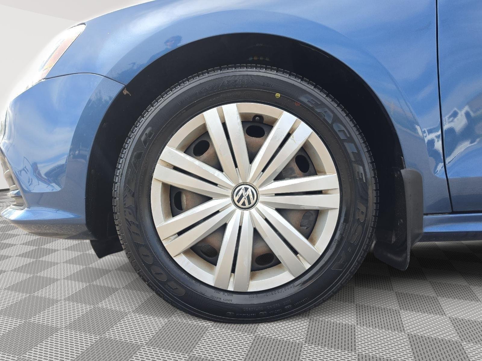 Used 2017 Silk Blue Metallic Volkswagen 1.4T S image 7