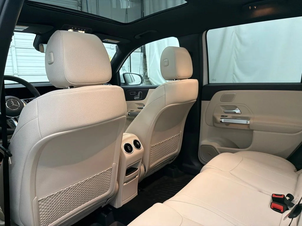 New 2026 White Mercedes-Benz GLB 250 image 17