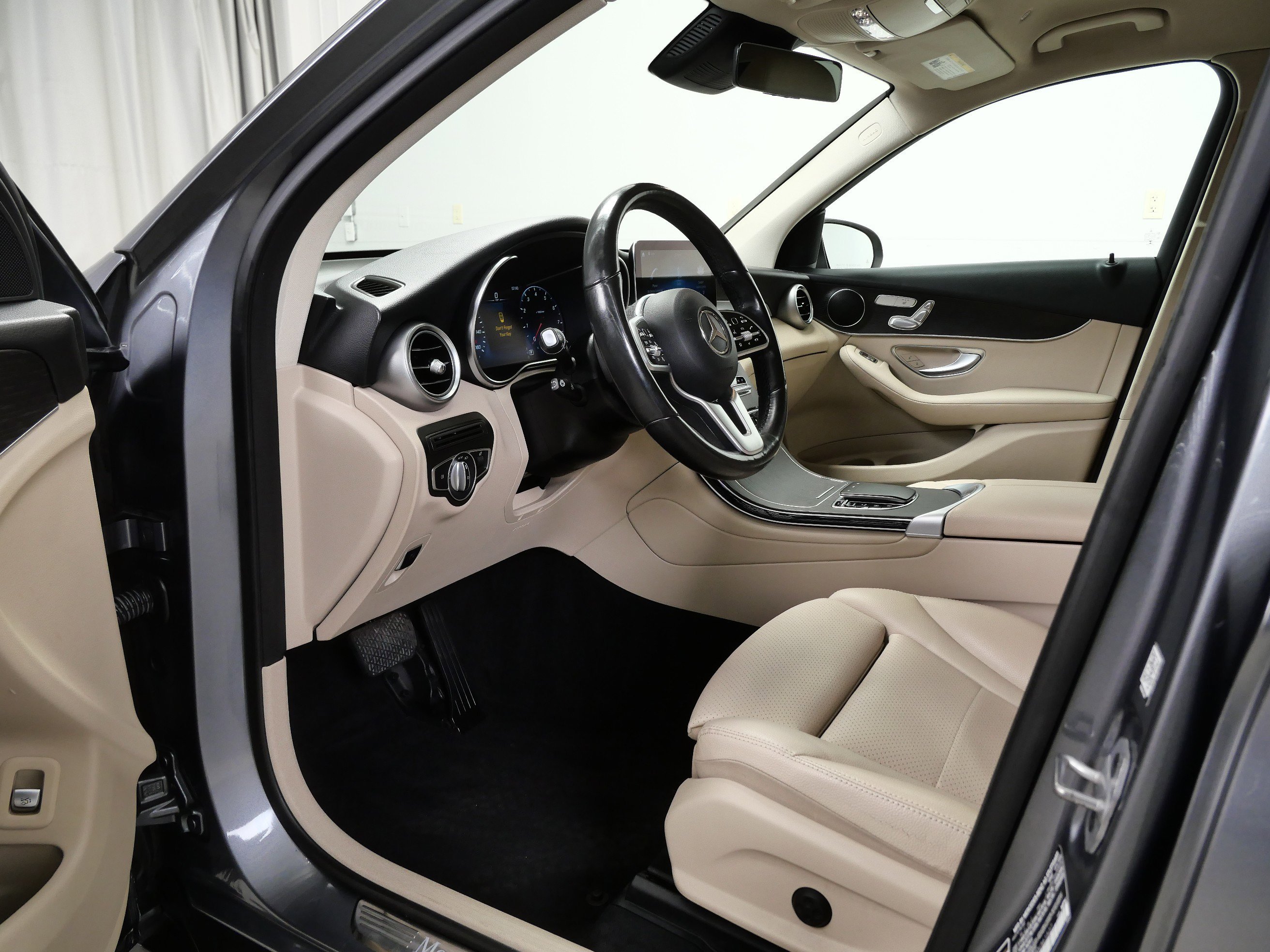 Used 2022 Selenite Grey Metallic Mercedes-Benz GLC 300 image 14