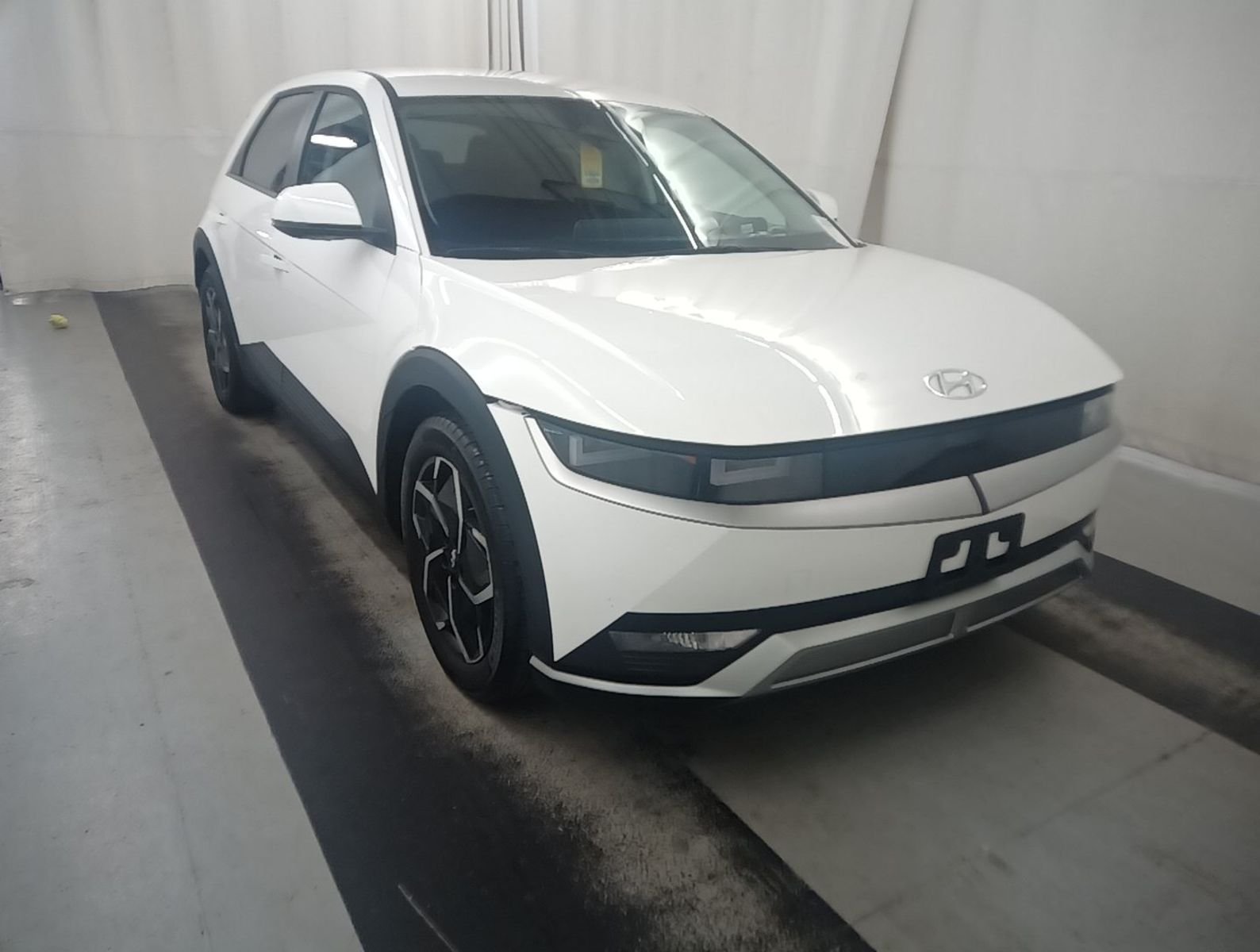 Used 2024 White Hyundai SEL image 4