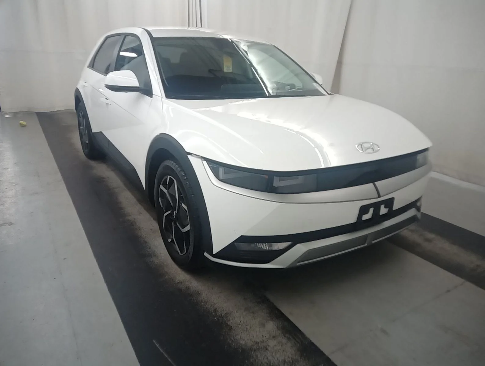 Used 2024 White Hyundai SEL image 4