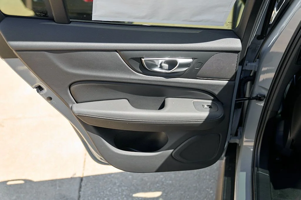 New 2026 Vapour Grey Volvo Plus image 18