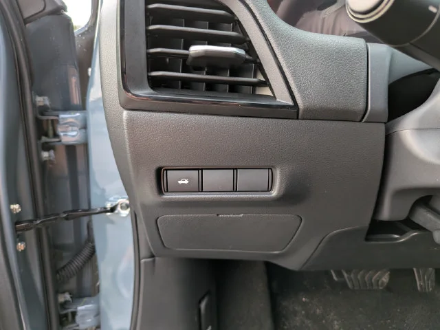 New 2027 Atlantic Gray Metallic / Super Black Two-tone Nissan SR image 23